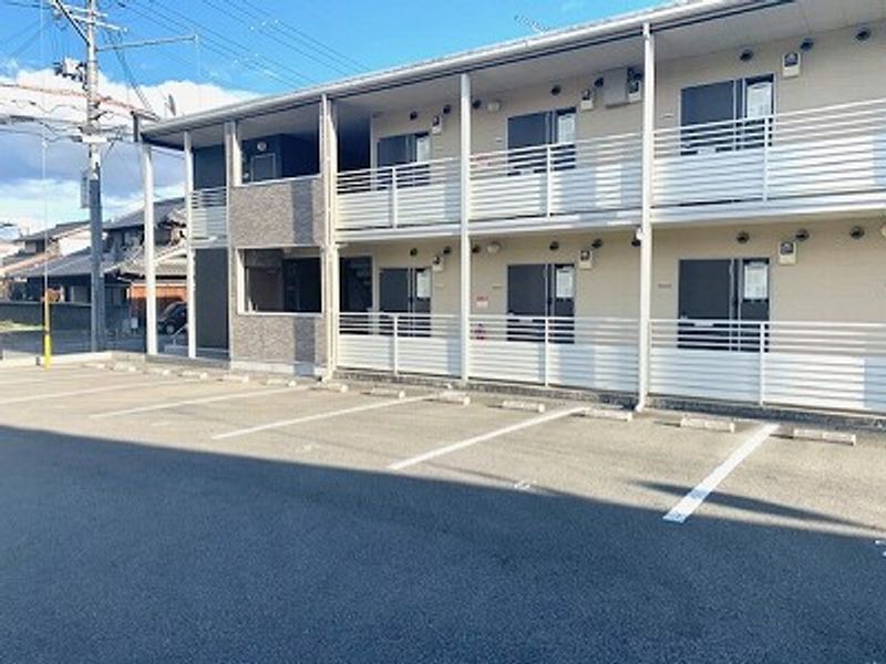 レオネクスト浪華Ⅲ 駐車場