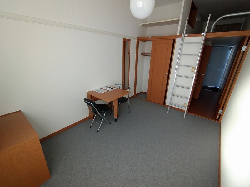 レオパレスエトワール南生田 居間
