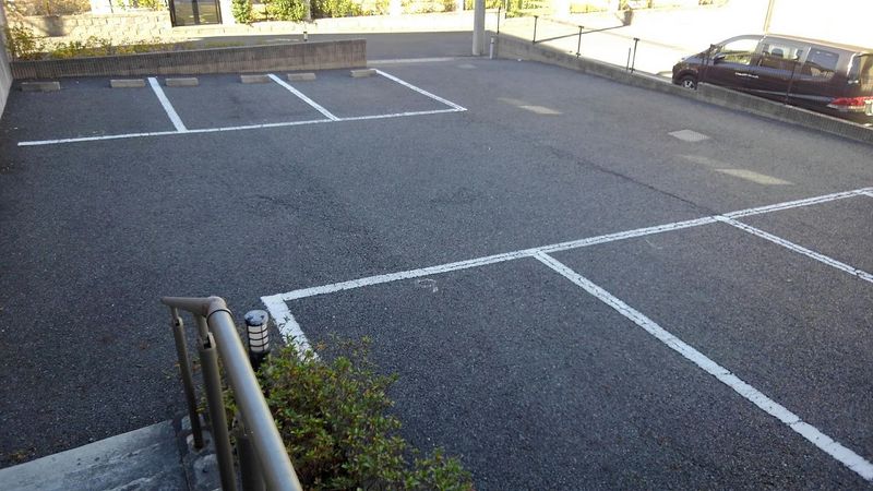 レオパレスベル　クリスタル 駐車場