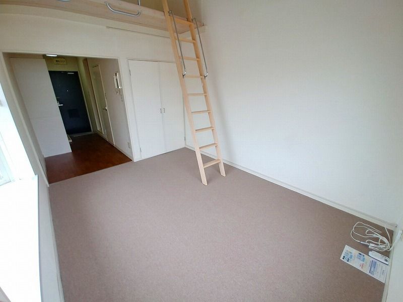 レオパレス橋本 居間