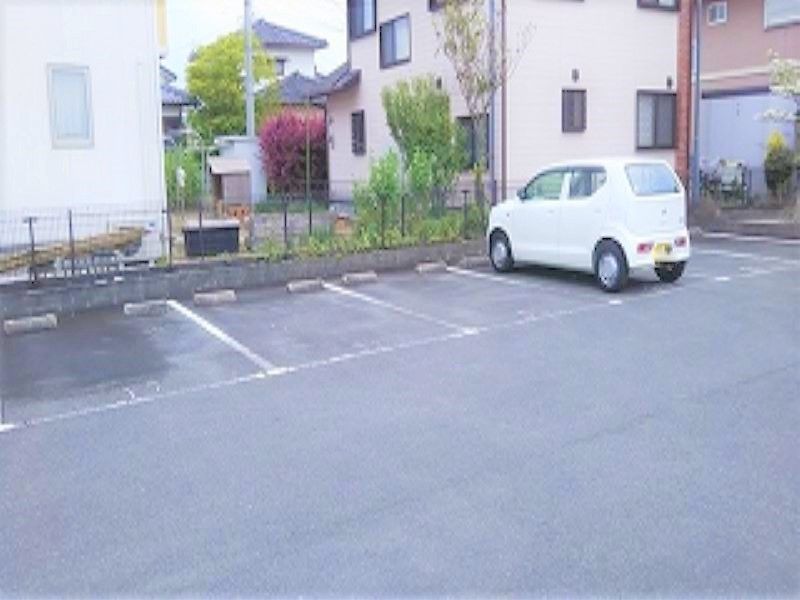 レオパレスシンフォニーくまの 駐車場