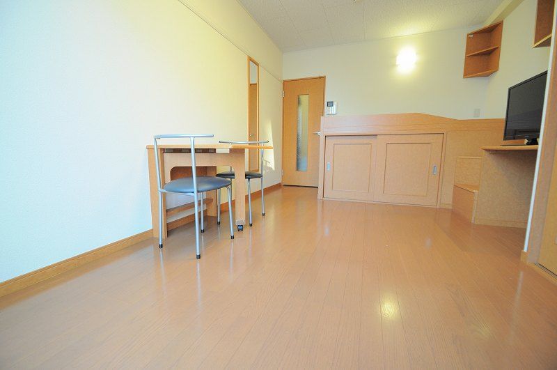 レオパレスウイングワード学研台 居間