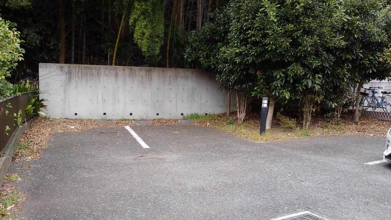 レオパレスウイング城南 駐車場