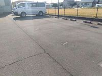 レオパレス花 駐車場
