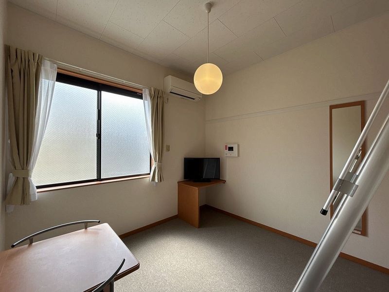 レオパレスイターナル 居間