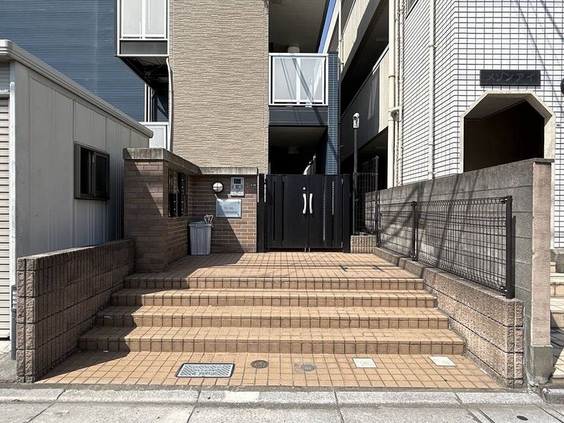 レオパレスＴＫ　ｏｎｅ エントランス