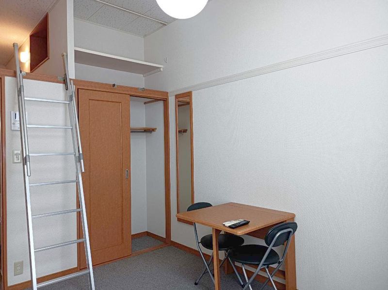 レオパレスアリーナ 居間