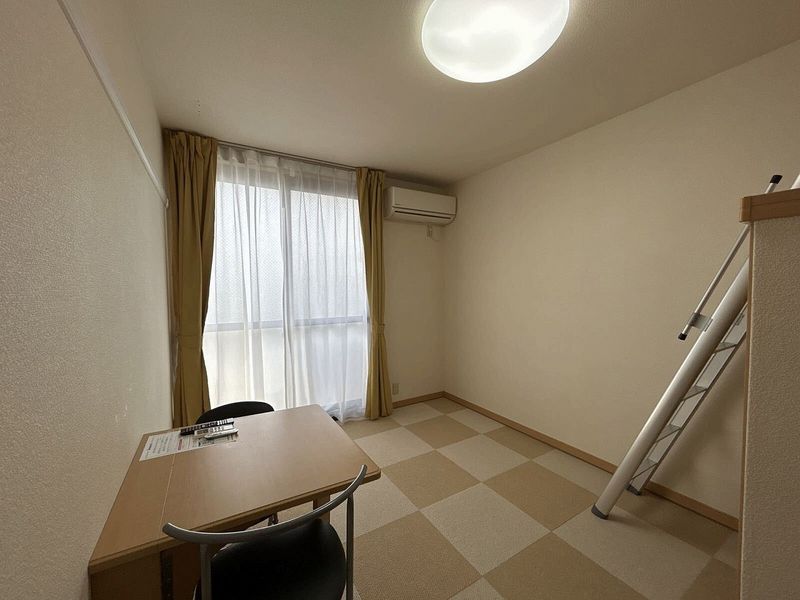 レオパレス角 居間