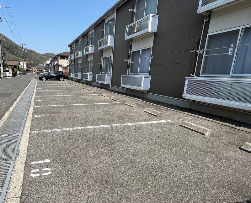レオパレスコンフォート山手Ｂ 駐車場