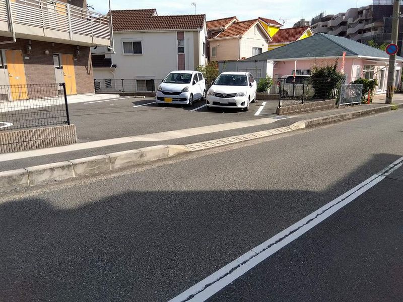 ミランダルピナス弐番館 駐車場