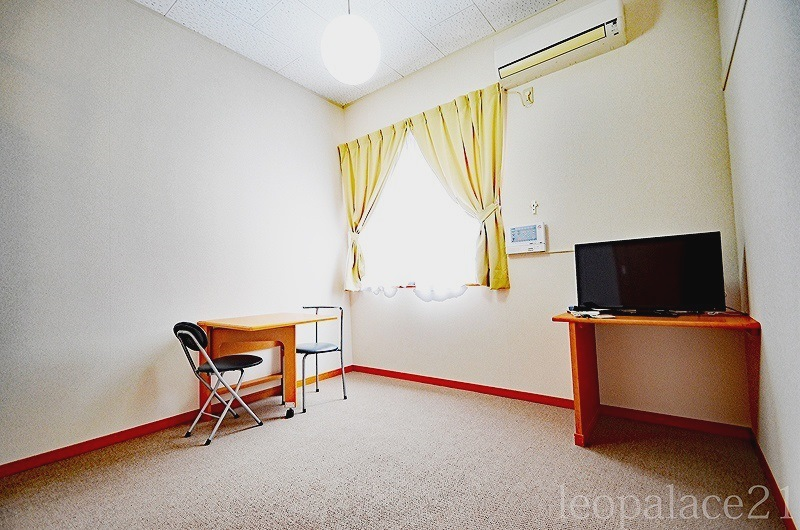 レオパレス船道 居間