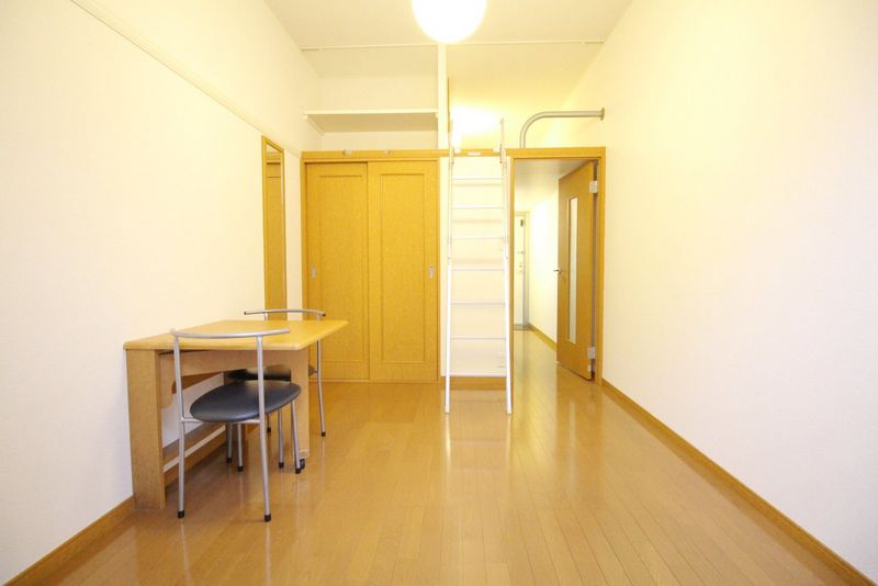 レオパレスＱＵＡＴＲＥ　ＳＡＩＳＯＮＳ 寝室