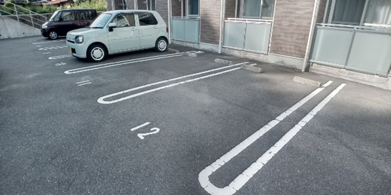レオネクスト長行 駐車場