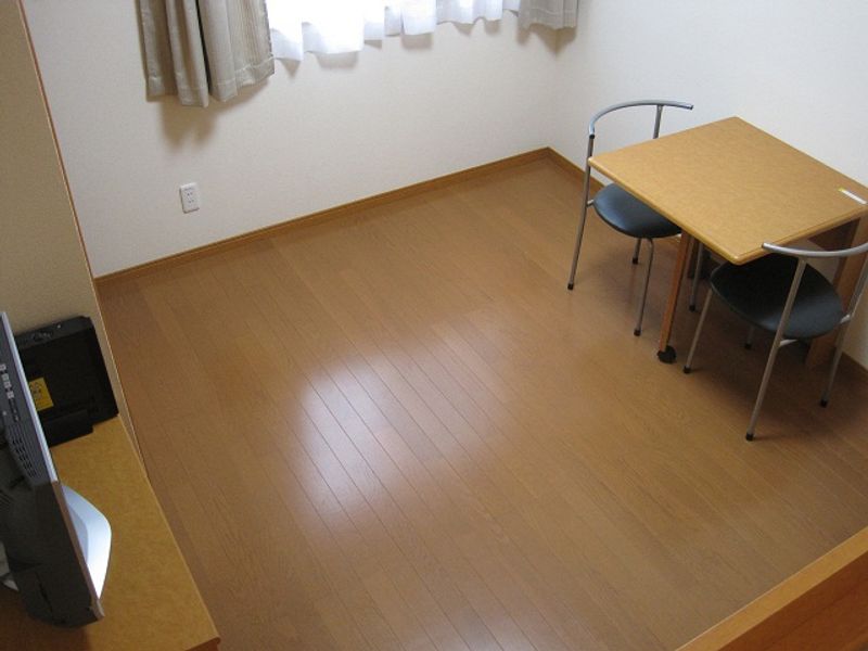 レオパレスサンセールヤエマキ 居間