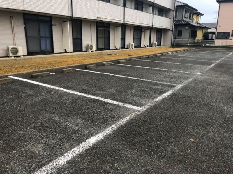 レオパレス和ノ内 駐車場