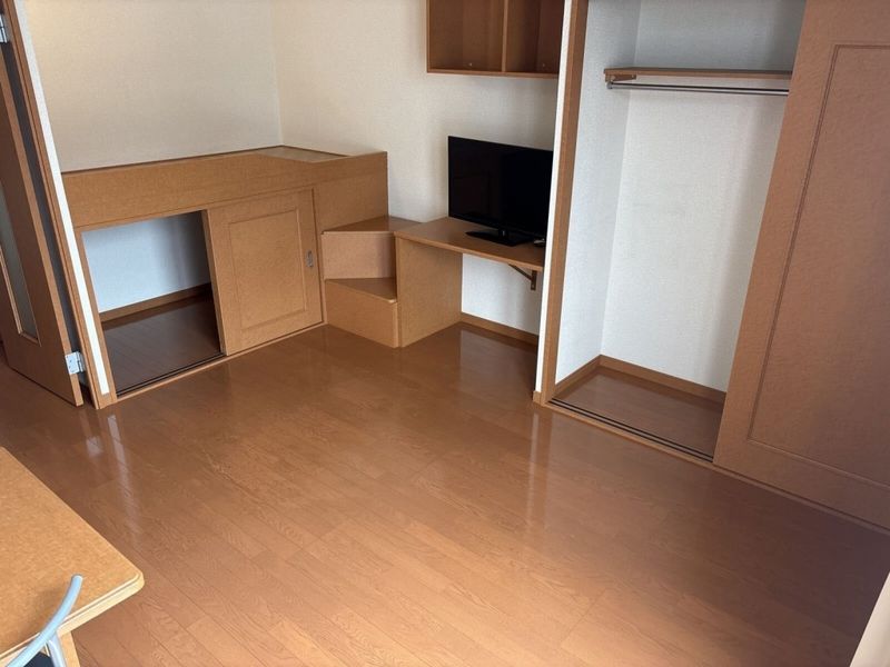 レオパレス関口 居間