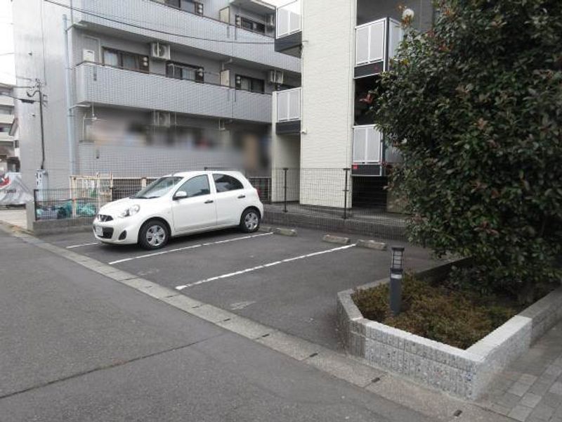 レオパレスサニーハイツ 駐車場