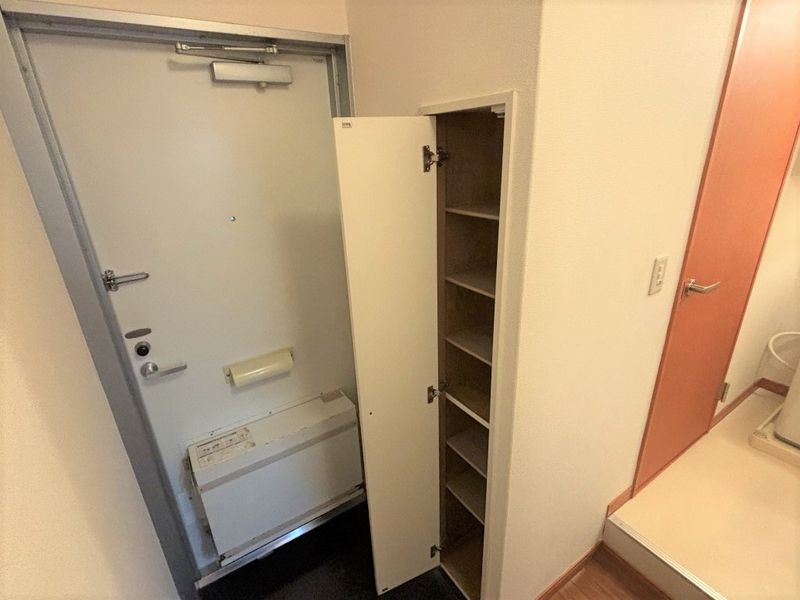 レオパレス搭ノ木 玄関