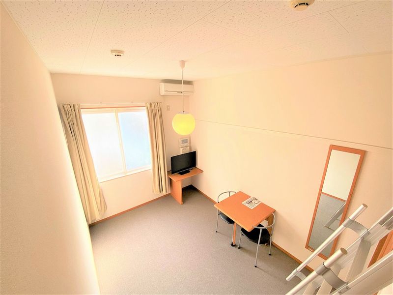 レオパレスエム 居間