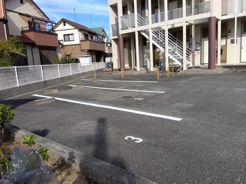 レオパレスｍ２ 駐車場