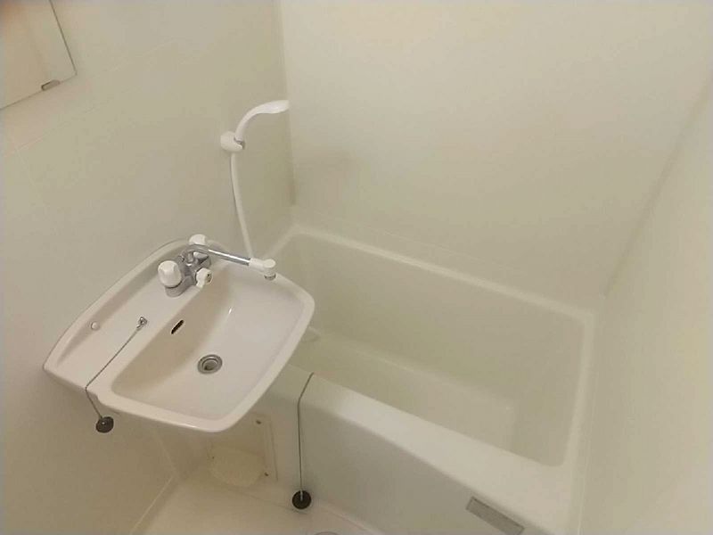 レオパレス城 風呂