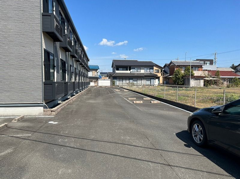 レオパレスヴェルシュ 駐車場
