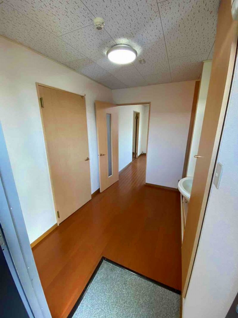 レオパレス翼Ⅲ 玄関