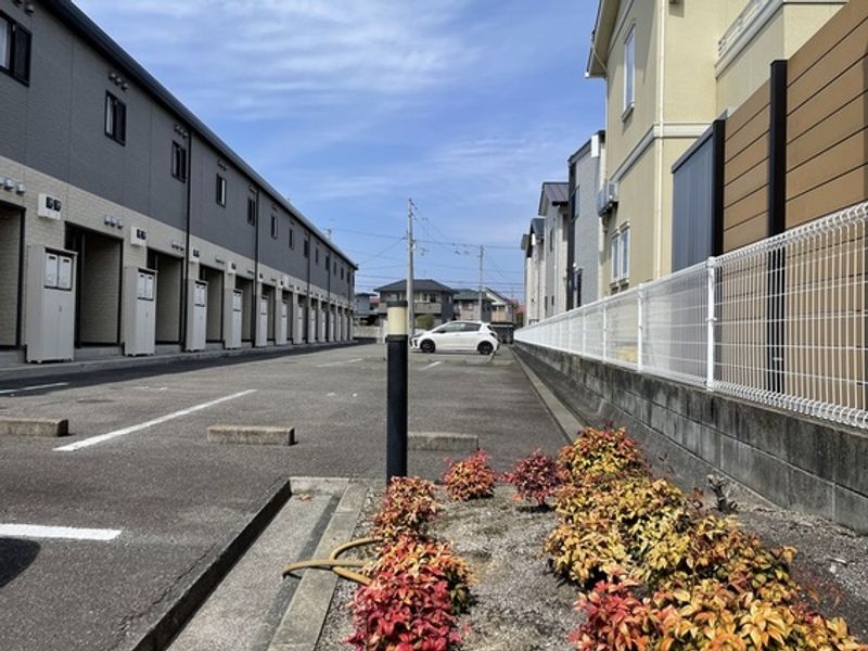 レオパレスグレーシー堀江 駐車場