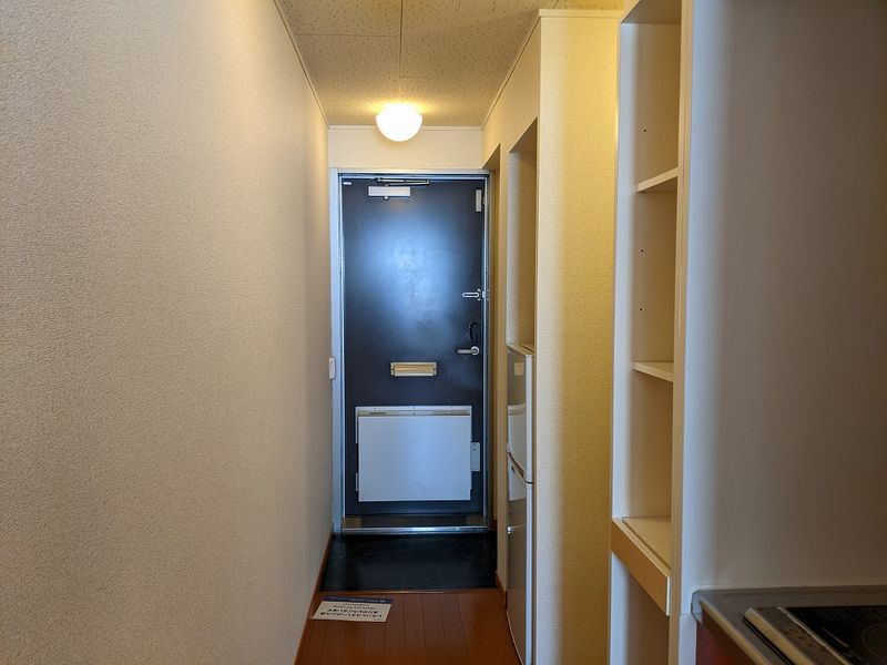 レオパレスさくらい 玄関