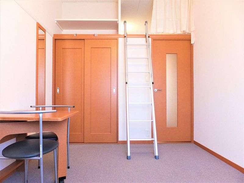 レオパレスルミエール 居間