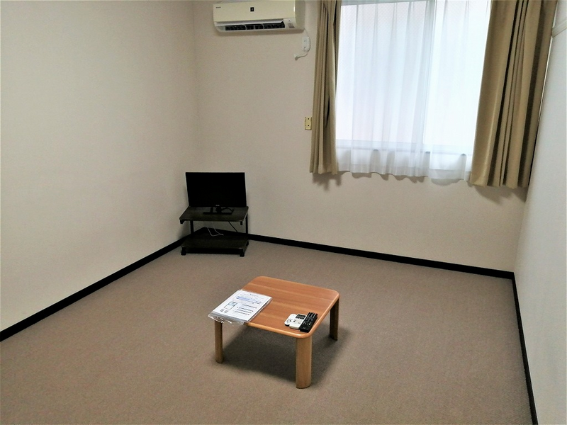 レオネクスト市三宅 居間