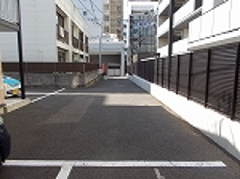 レオパレス勾当台アーバン 駐車場
