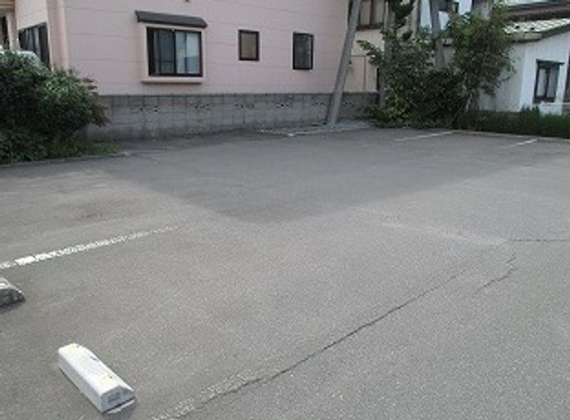レオパレスローリエ 駐車場