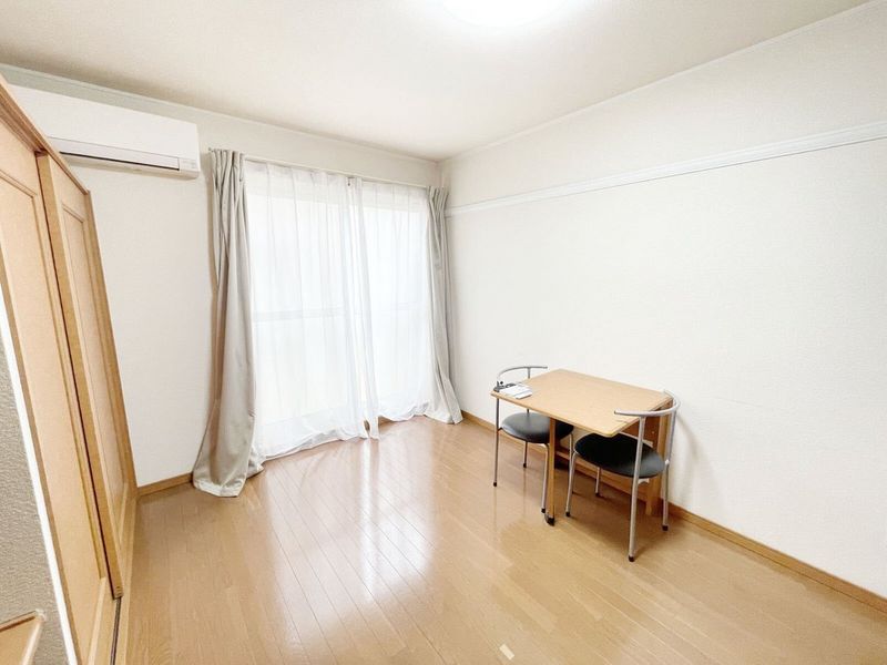 レオパレスフラワーヒル花山 居間