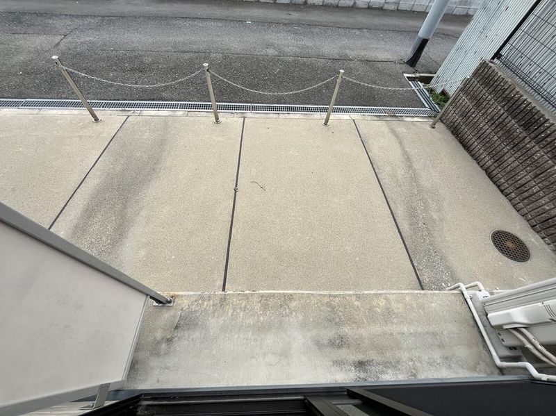 leopalace Lily Balcony