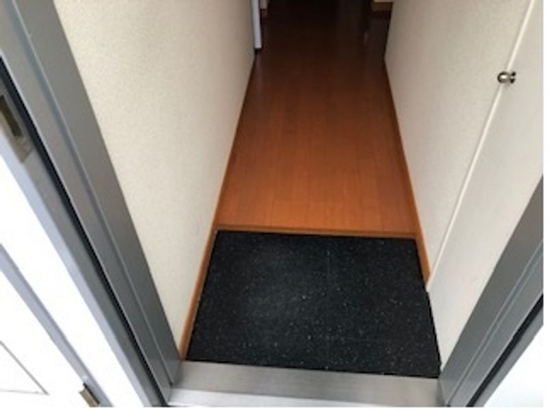 レオパレスピースフルハイツ２ 玄関
