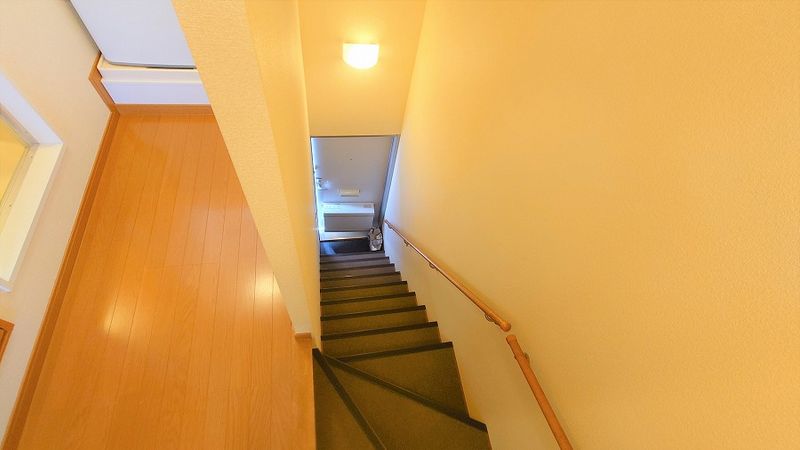 レオパレスミノフルール 玄関