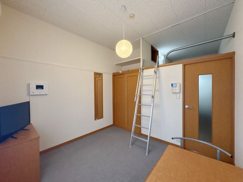 レオパレス船橋日大前 居間