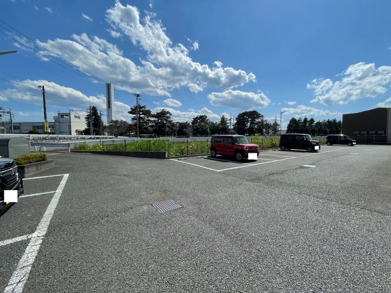 レオパレスベンテュール弐番館 駐車場