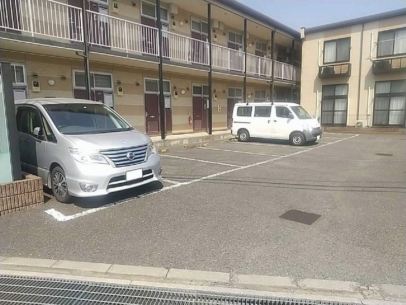 レオパレスミニョン 駐車場