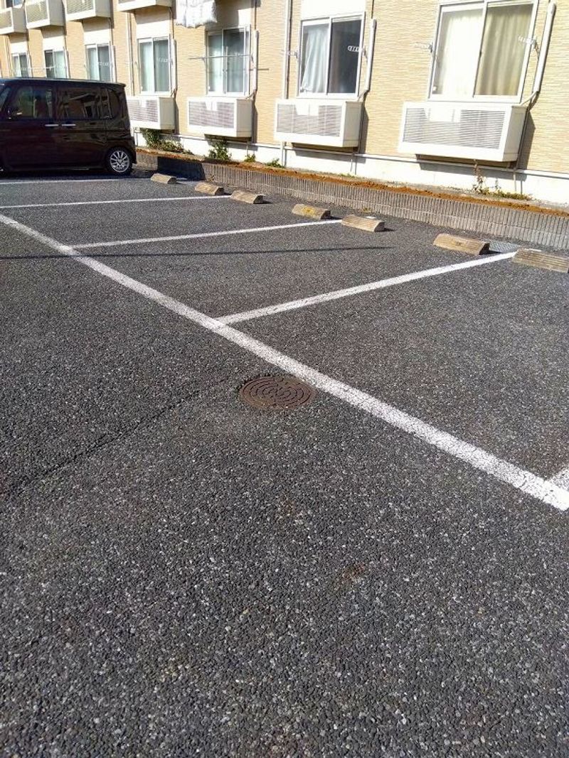 レオパレスオークヒルズＣ 駐車場
