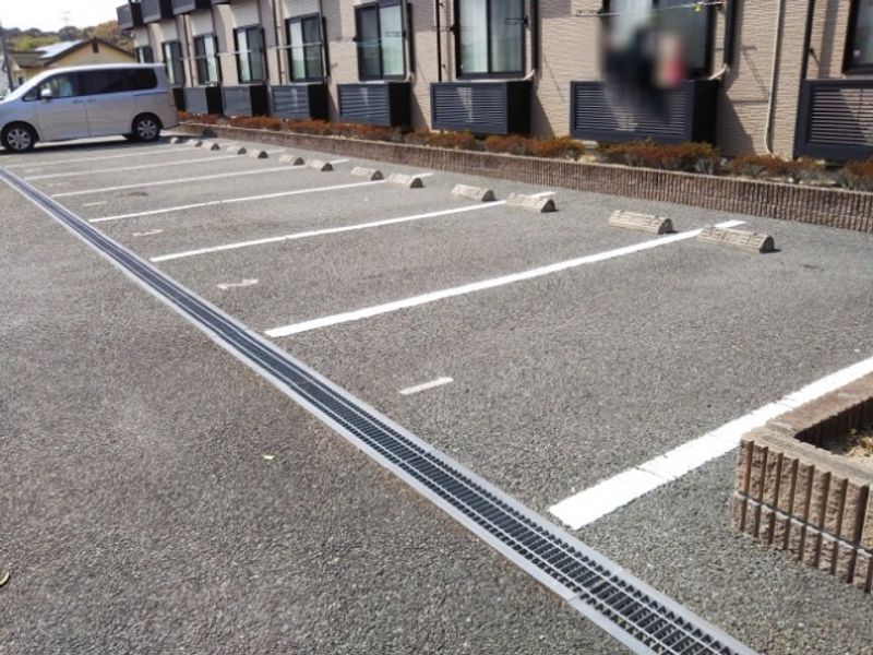 レオパレスコリーヌ　ホンダ 駐車場