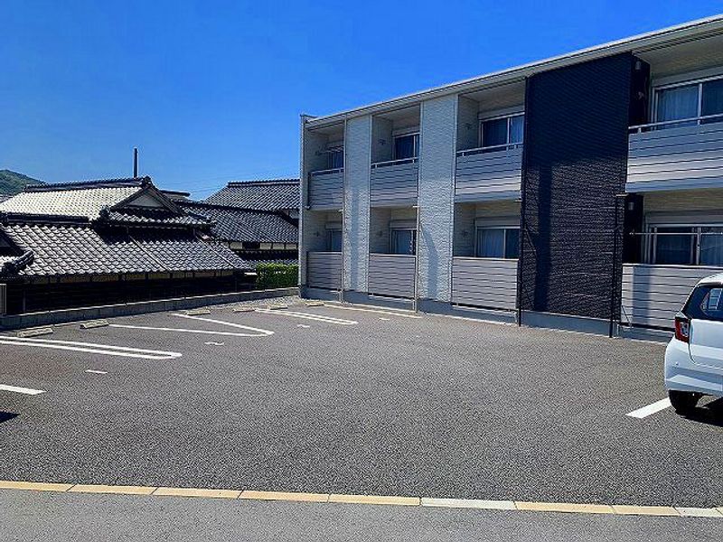 クレイノドゥマンⅡ 駐車場