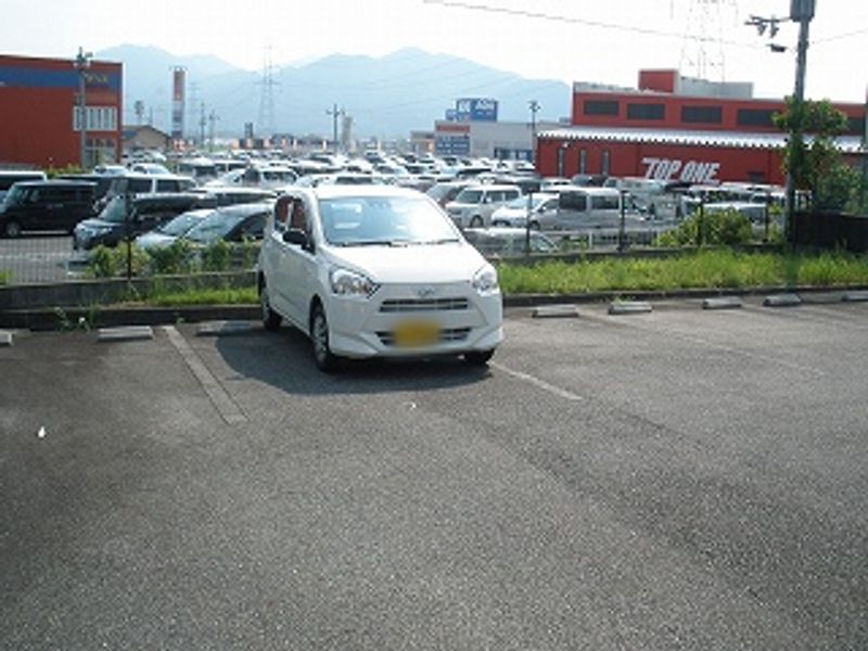 レオパレスあ　か　ね 駐車場