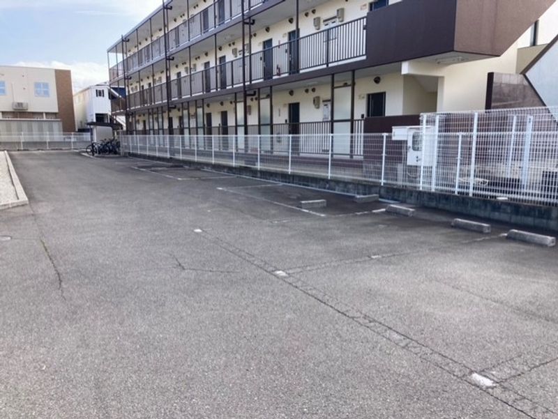 レオパレス下河原 駐車場