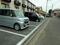 レオパレスアルファ 駐車場