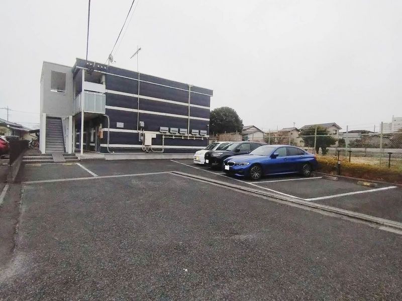 LEONEXT Shoken Parking lot