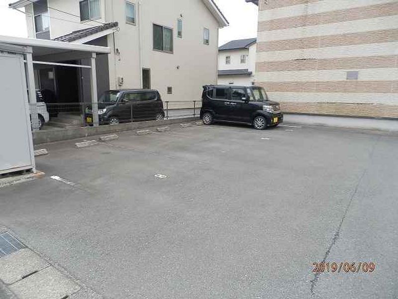 レオパレスグレイスライフⅡ 駐車場