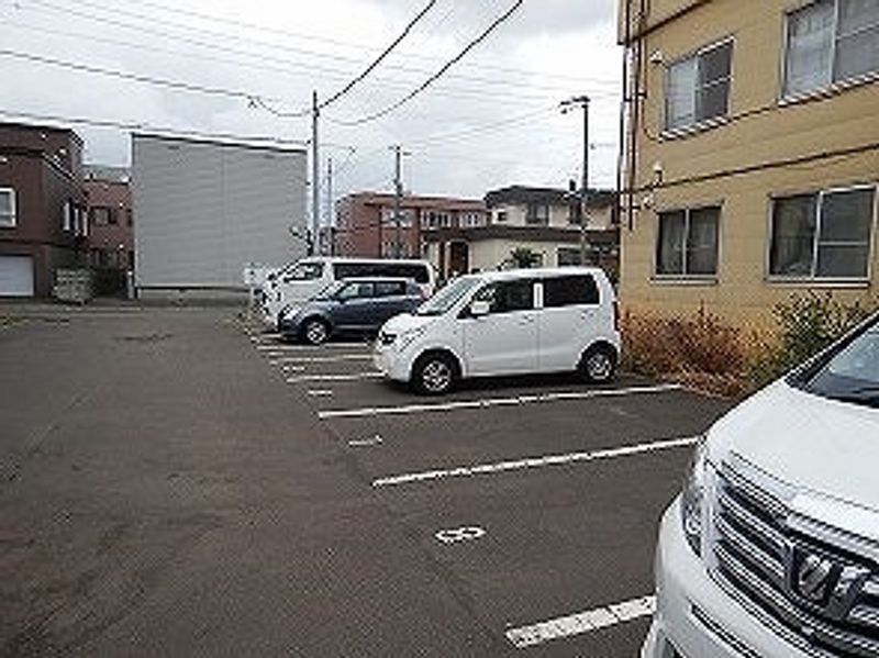 レオパレスＳＴＳ北郷 駐車場