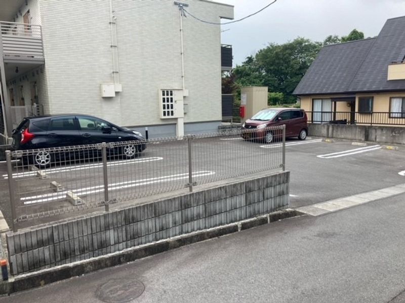 ミランダメルベーユ高坂 駐車場